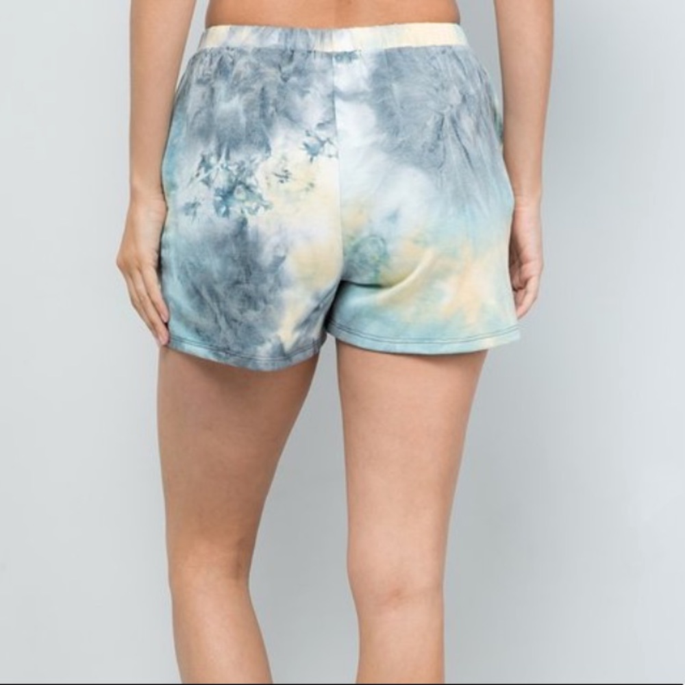 LAST PAIR! 🦋TIE DYE JERSEY KNIT SHORTS - Picture 4 of 5